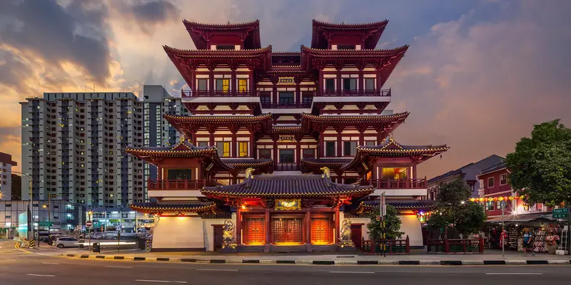Visit the Buddha Tooth Relic Temple